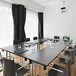 Palace 4*